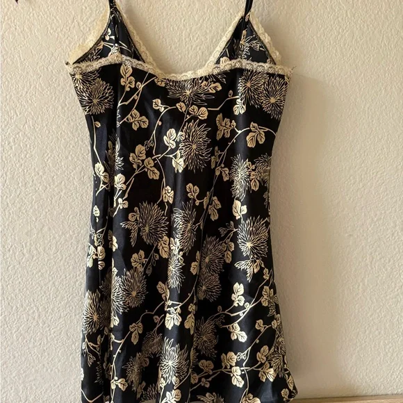 Victoria's Secret Silk Nightie/Babydoll - Picture 4 of 4